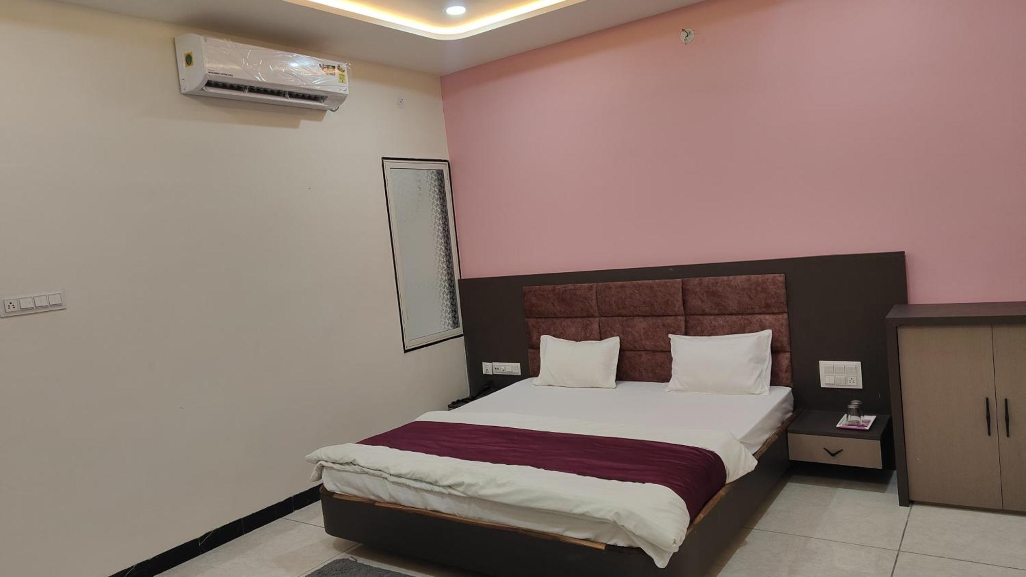 Yashomati Hotel Maheshwar Екстериор снимка