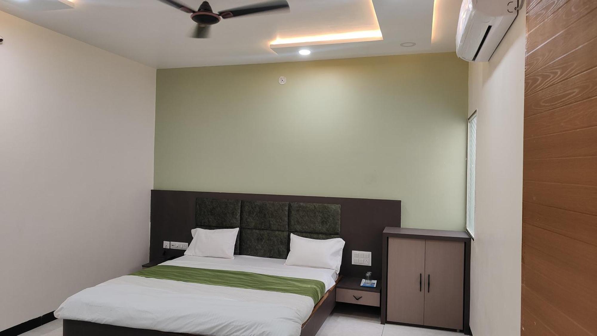 Yashomati Hotel Maheshwar Екстериор снимка