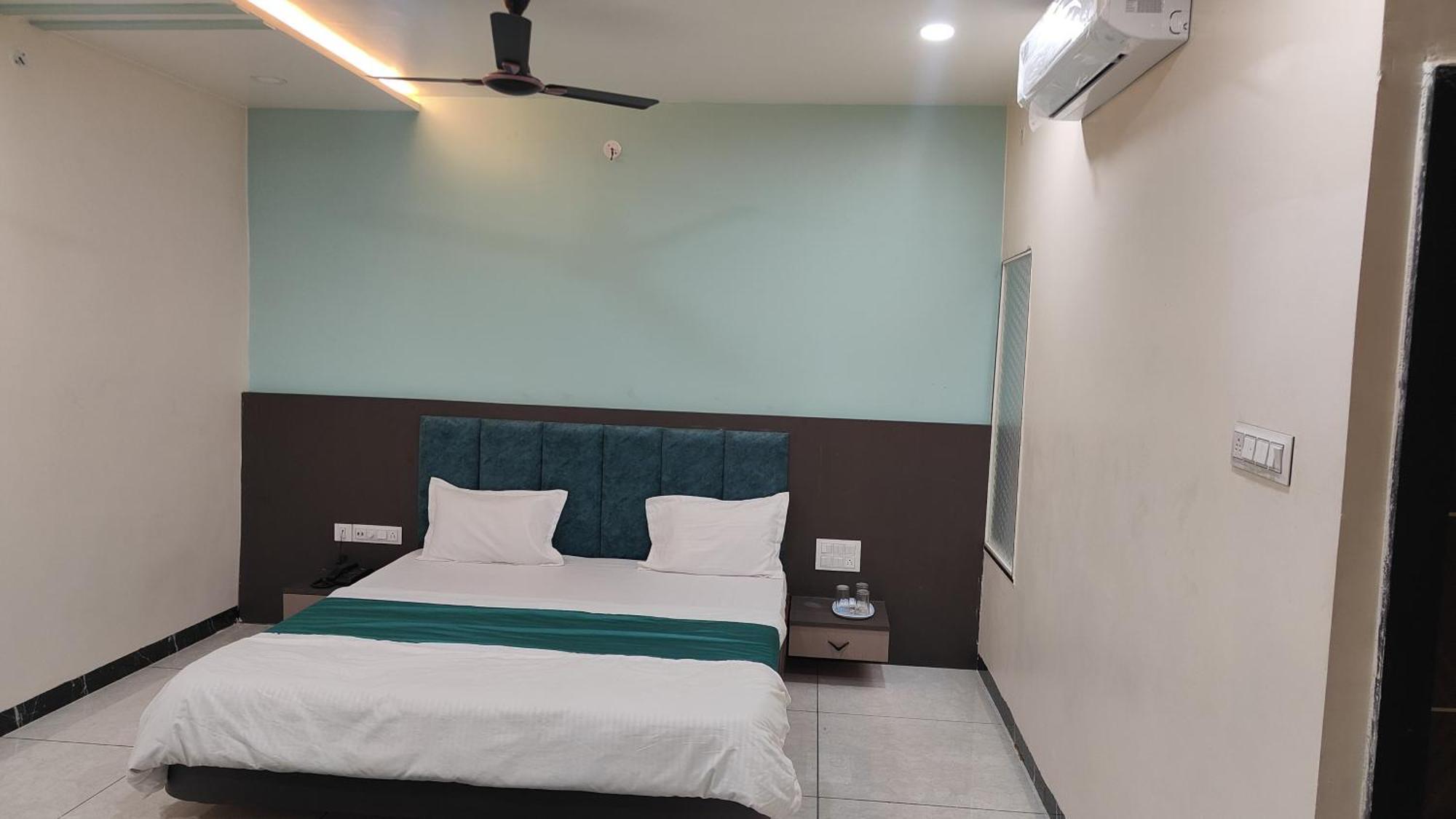 Yashomati Hotel Maheshwar Екстериор снимка