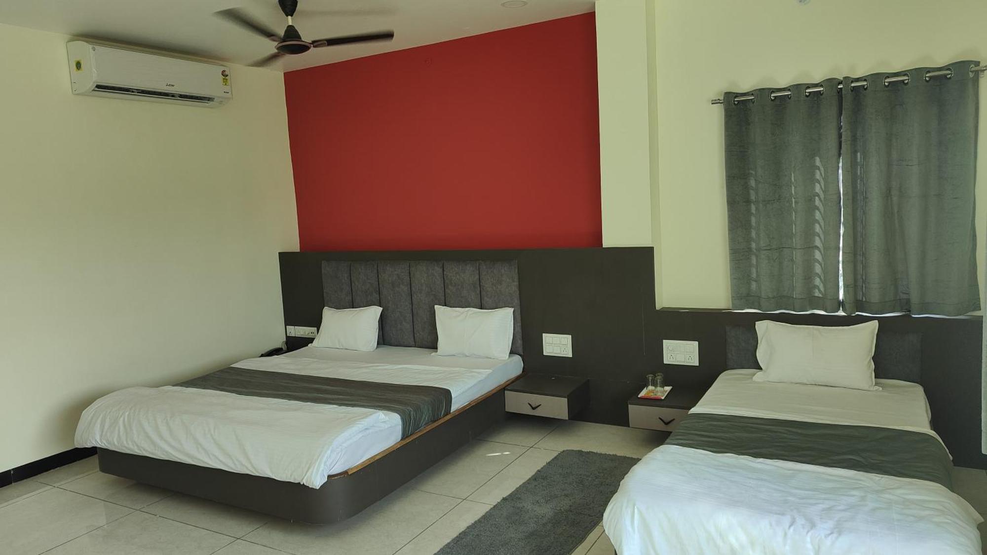 Yashomati Hotel Maheshwar Екстериор снимка