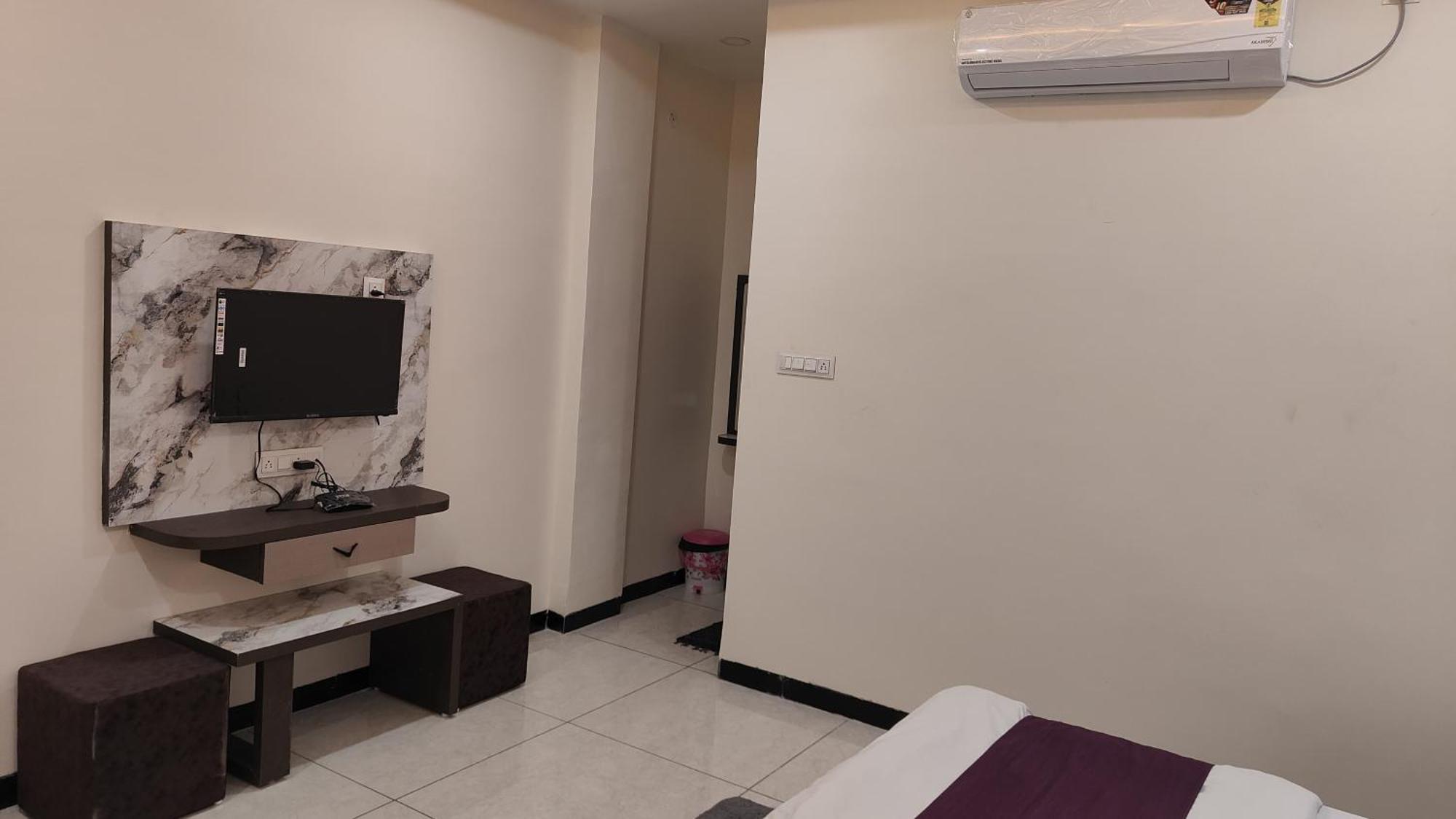 Yashomati Hotel Maheshwar Екстериор снимка