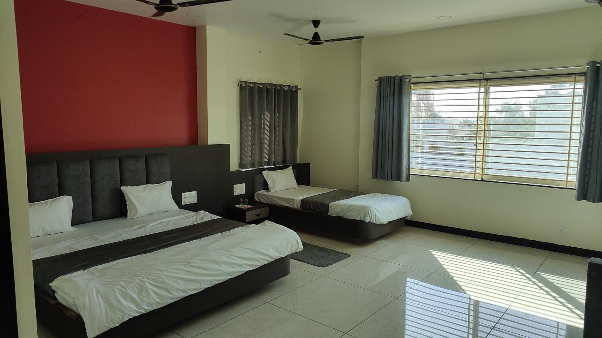 Yashomati Hotel Maheshwar Стая снимка